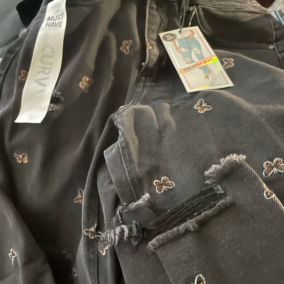 Tinseltown Denim - BNWT Mom jeans with butterflies Size 9